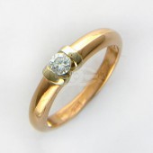 Кольцо с бриллиантом из комбинированного золота 585 пробы